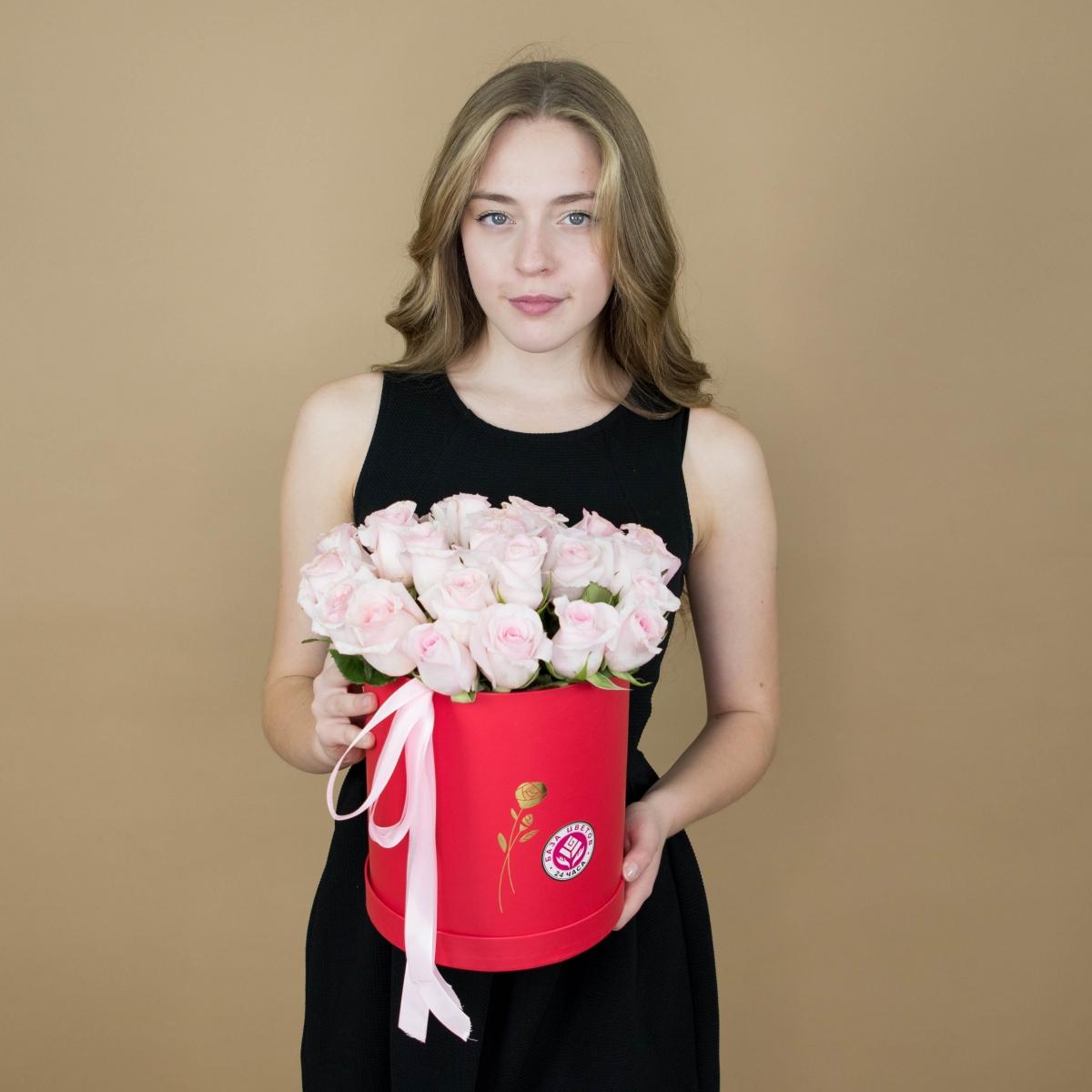 Розы розовые в шляпной коробке код товара  2136