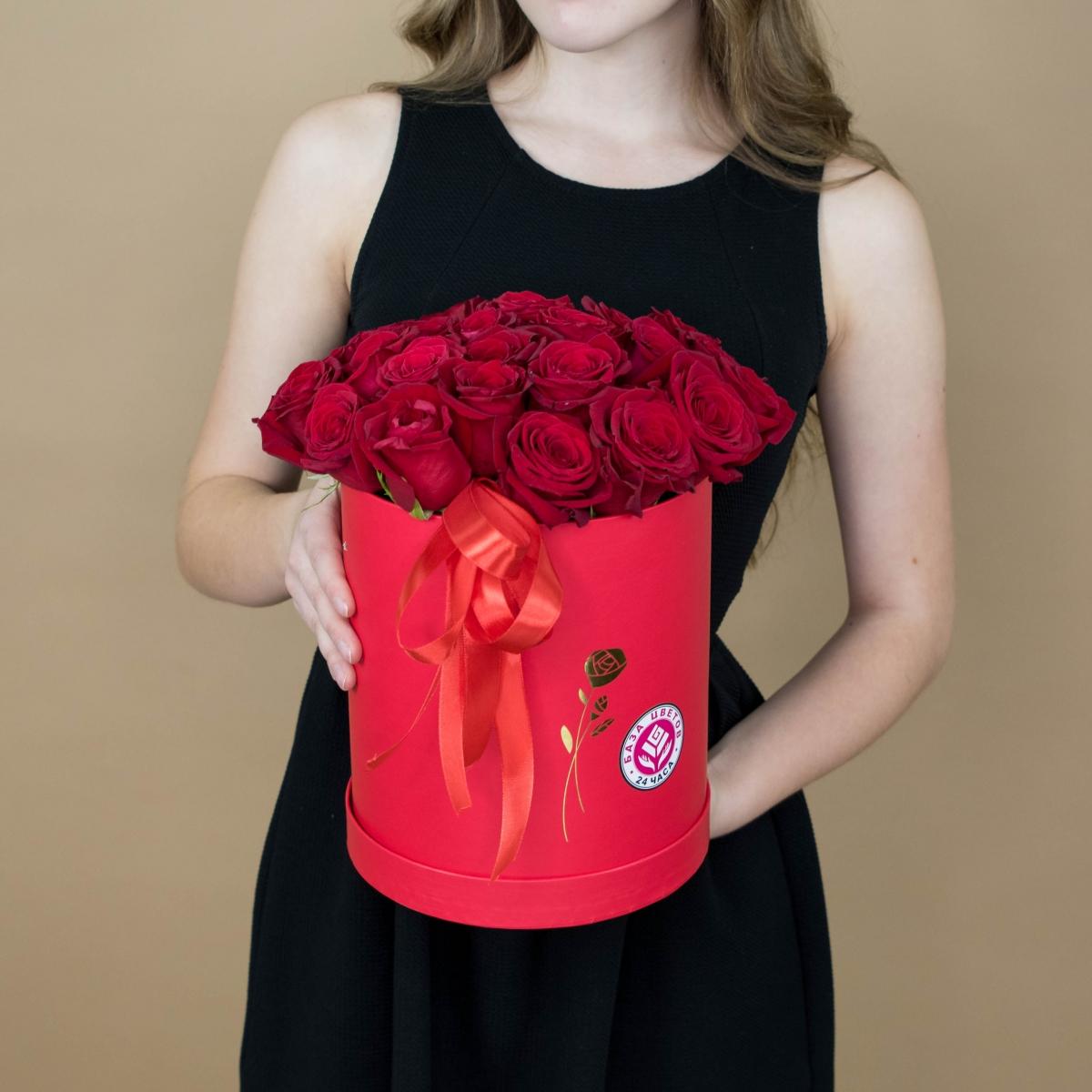 Розы красные в шляпной коробке артикул букета  2314