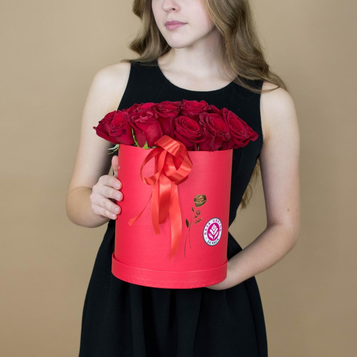 Розы красные в шляпной коробке артикул букета  2314